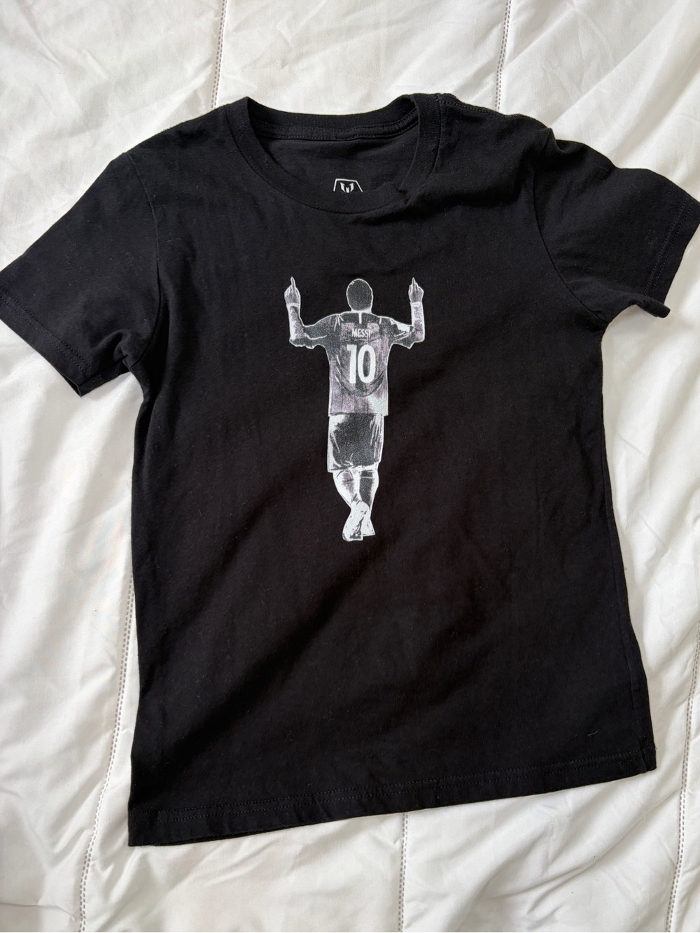 Youth medium  black tshirt featuring Lionel Messi 100% cotton